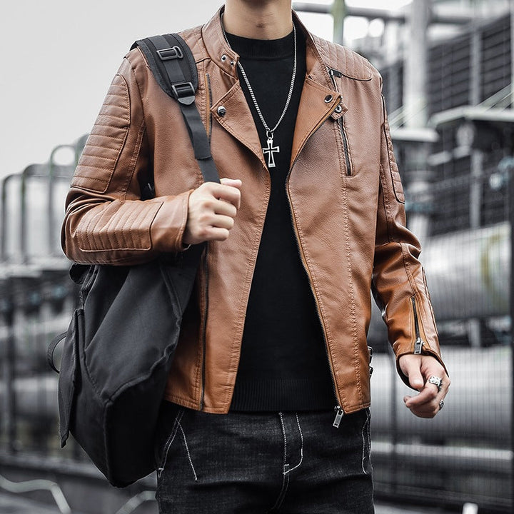 Komfortable, stilvolle Herren-Bikerjacke in Dunkelblau, modische Wahl für urbane Freizeit und Männerbekleidung.