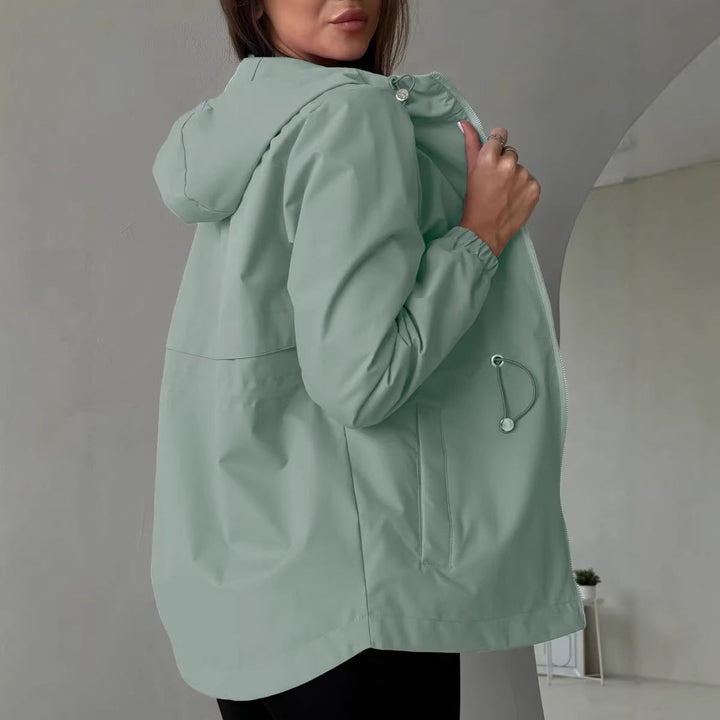 Atmungsaktive Übergangsjacke für Damen, sportlich und bequem, optimal für Frühling und Herbst.
