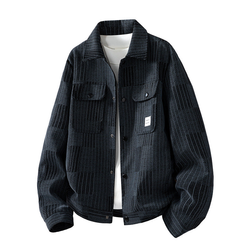 Moderne Herrenjacke mit stilvollen Brusttaschen. Eine vielseitige Casual-Jacke für den urbanen Lifestyle.
