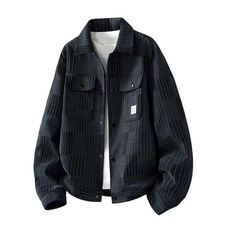 Moderne Herrenjacke mit stilvollen Brusttaschen. Eine vielseitige Casual-Jacke für den urbanen Lifestyle.