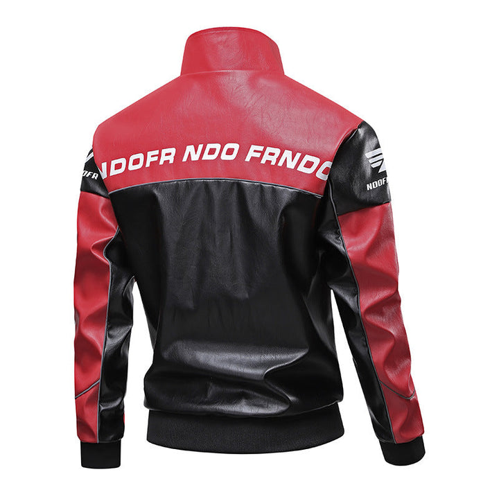 Detailansicht der sportlichen Herrenjacke: Robuste Bikerjacke mit Reißverschlusstaschen und Stehkragen für Männer.