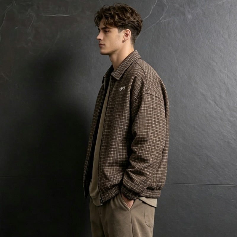 Bequeme Herren Utility-Freizeitjacke mit praktischen Taschen & kariertem Muster für urbanen Casual-Stil.