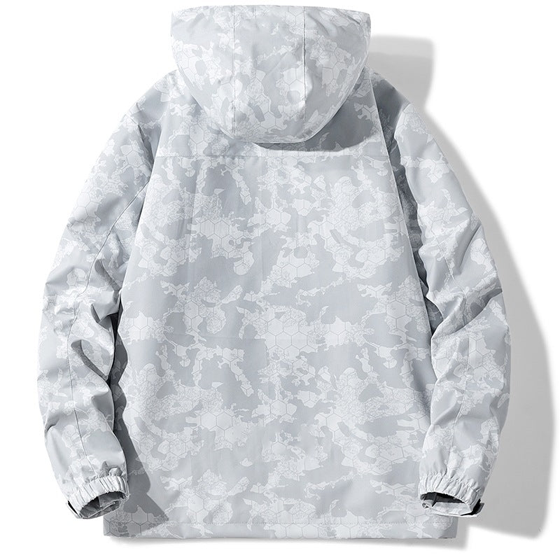 Robuste Herren Outdoorjacke, atmungsaktiv und leicht, ideal für Wandern und Freizeit in der Natur.