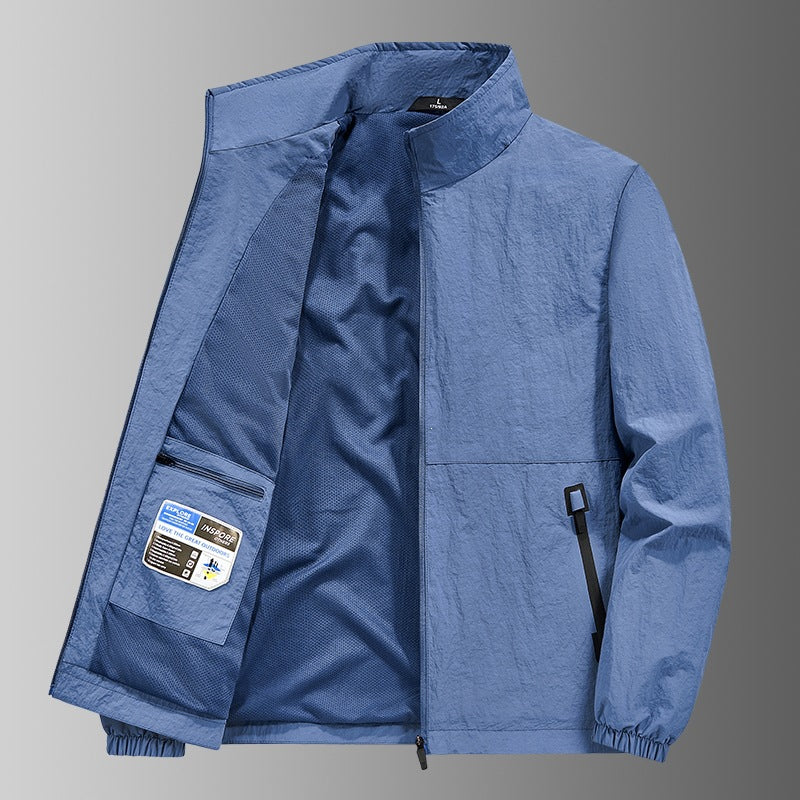 Moderne Herren Funktionsjacke, leicht und atmungsaktiv, ideal für Stil und Komfort.