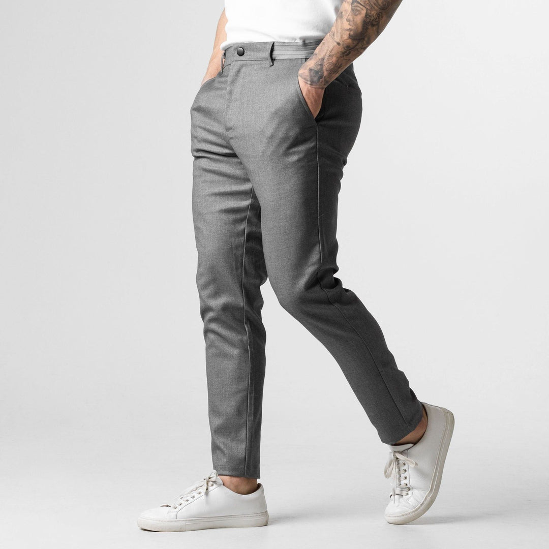 Moderne Herren Stretch Chino mit Tapered Fit in Navy Blau, ideal für ganzjährigen Komfort.