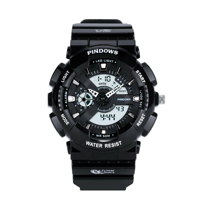 Detailaufnahme einer robusten Outdoor Digitaluhr mit Chronometerfunktion, wasserdicht und stoßfest.
