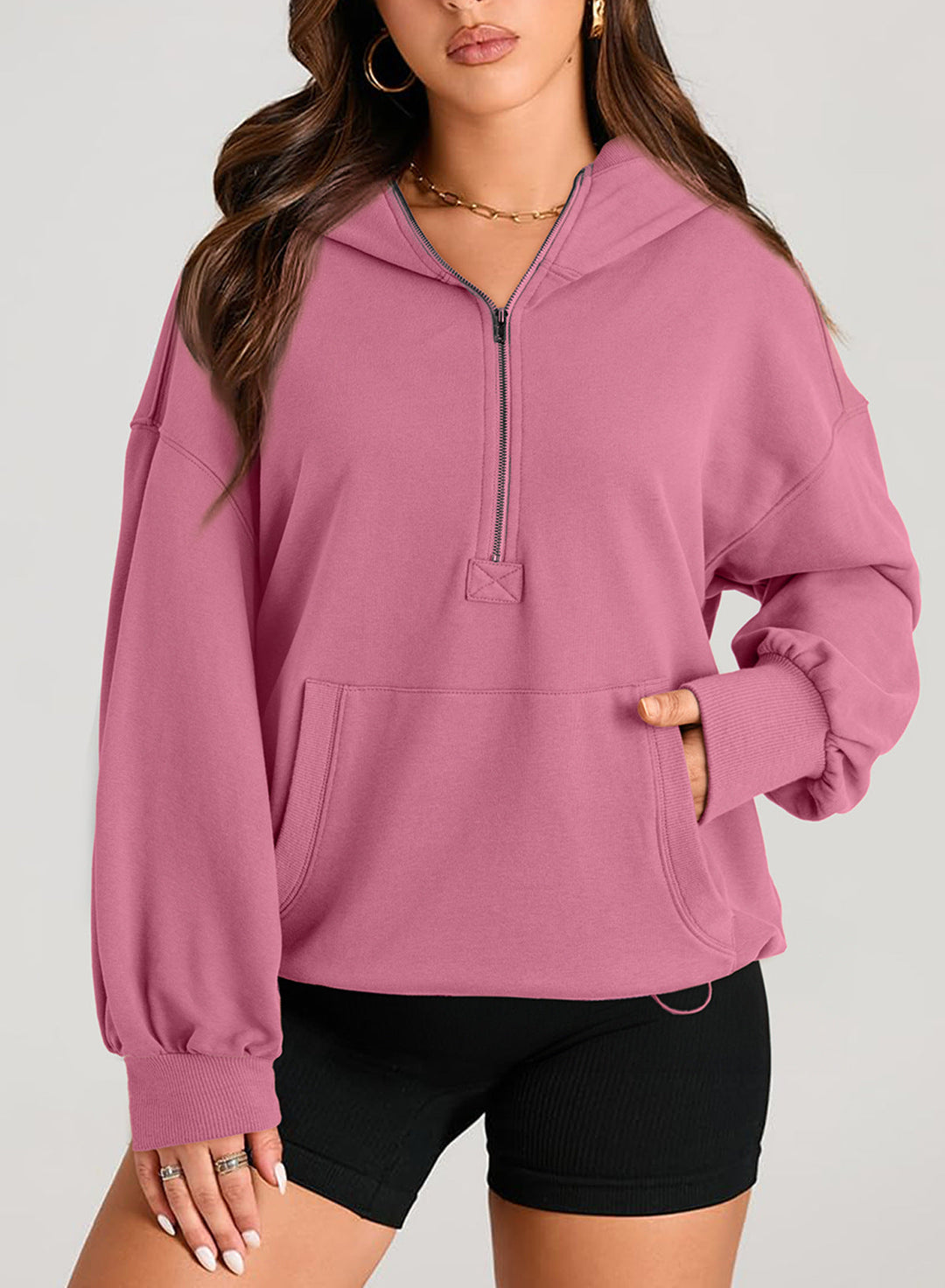 Moderner Damen Kapuzenpullover, Oversize, mit Halbzip, Tunnelzug & großer Kängurutasche. Perfekt für Alltag.