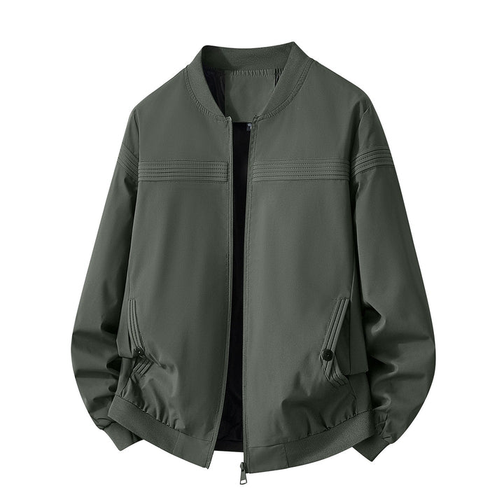 Stylische schwarze Herren Bomberjacke im modernen Schnitt, perfekt als bequeme Freizeitjacke.