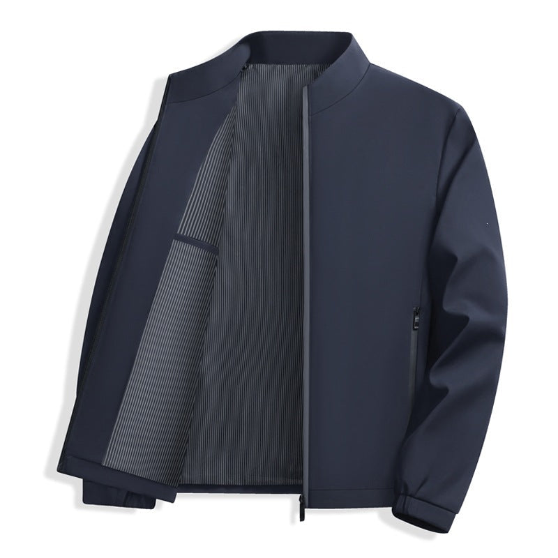 Rückansicht der modernen Herren-Freizeitjacke mit klarem Schnitt. Stilvolle Outdoorjacke für Herrenmode.