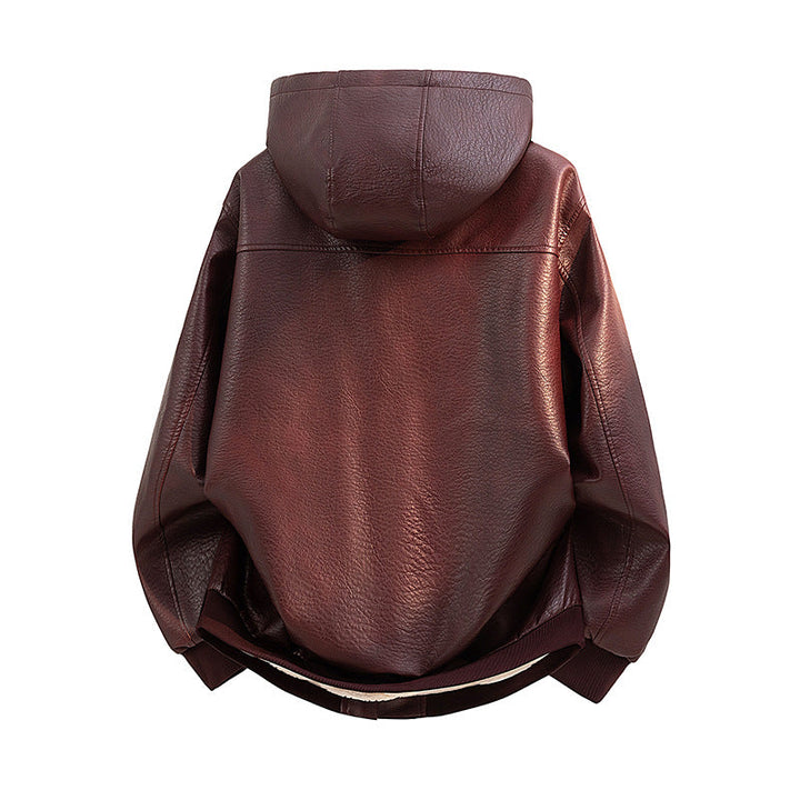 Nahaufnahme des Materials der warmen Herren Kapuzenjacke, weich und bequem. Ideal für kalte Tage.