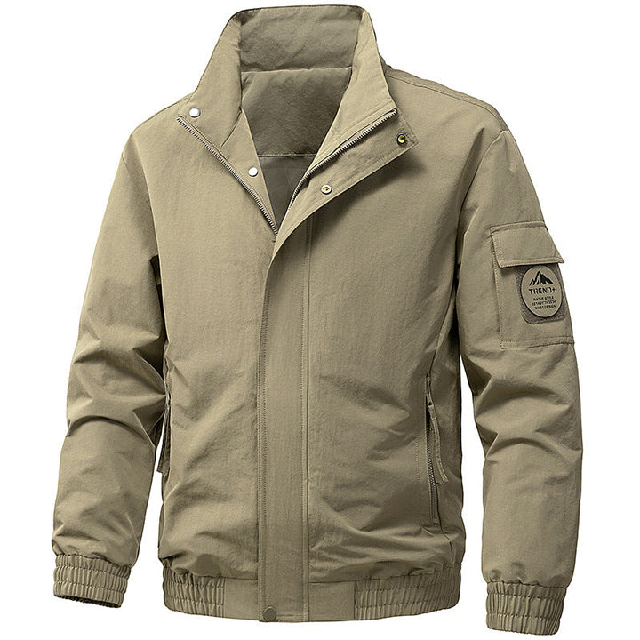 Aktive Herren-Windjacke, ideal für Wandern & Laufen. Leicht, winddicht & komfortabel für Sportler.