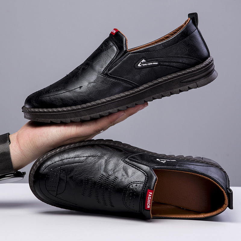 Klassische Herren Halbschuhe, elegant und alltagstauglich, mit ergonomischem Fußbett für optimalen Tragekomfort.
