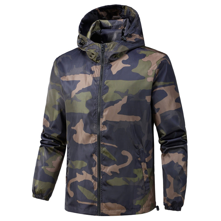 Bequeme leichte Herren-Jacke in Camouflage-Optik, funktionale Kapuze, perfekt für Übergangszeiten.
