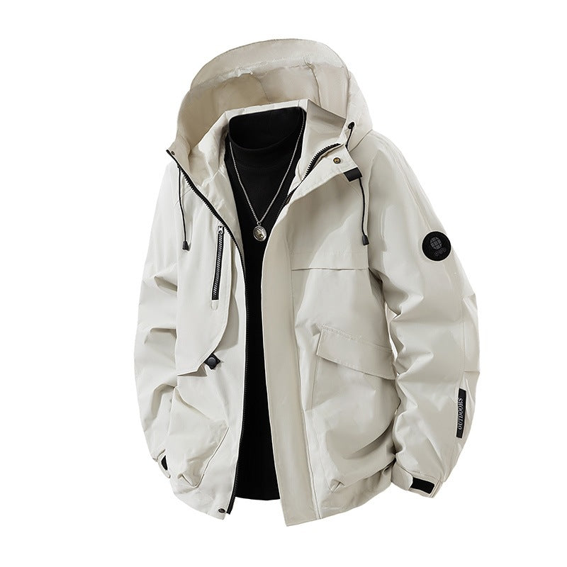 Leichte Herren Outdoorjacke mit Kapuze, atmungsaktiv, perfekt als Übergangsjacke für jedes Wetter.