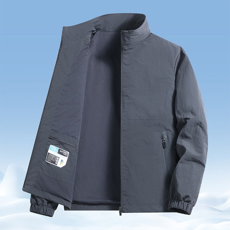 Sportliche Übergangsjacke für Herren, perfekt zum Wandern & Joggen, atmungsaktiv & komfortabel.