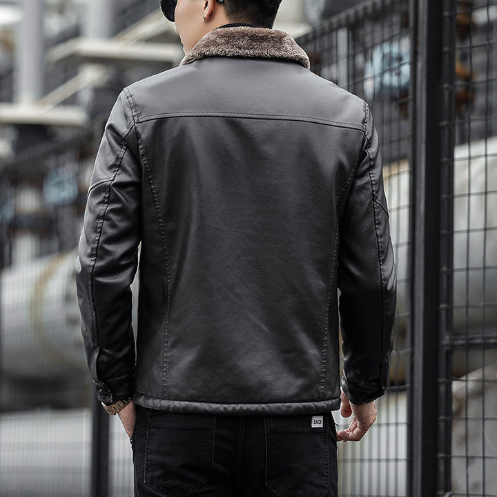 Klassischer Herrenblouson mit weichem Teddykragen. Warme & stilvolle Oberbekleidung, perfekt für jede Jahreszeit.
