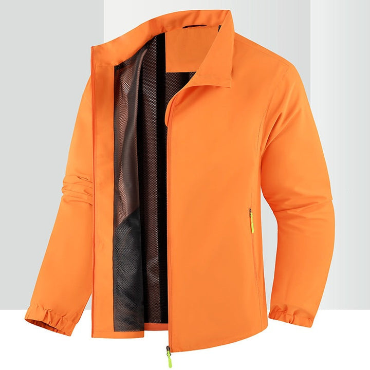 Stylische Herren Kapuzen-Windjacke für Frühling & Herbst, perfekt als Sport- oder Freizeitjacke.