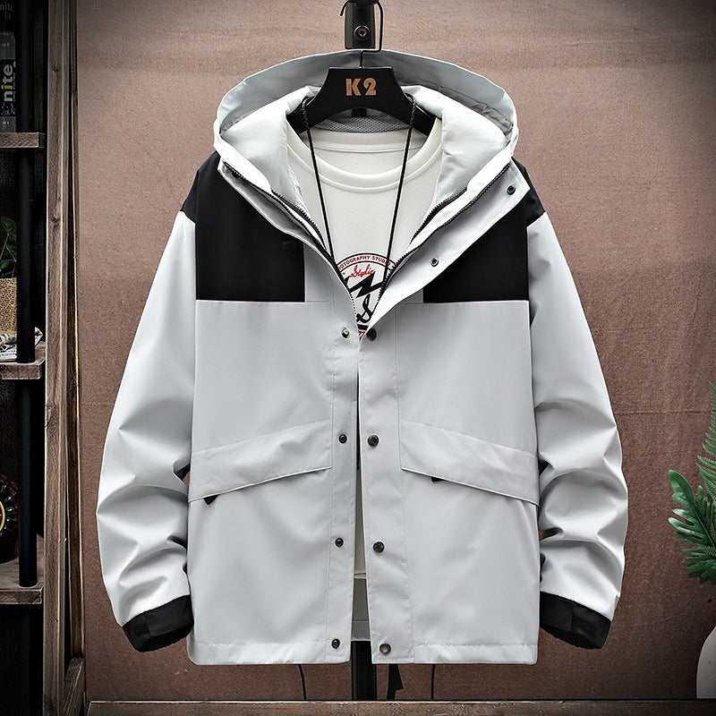 Bequeme Herren Wanderjacke mit Kapuze, ideal als Übergangsjacke für Frühling und Herbst.