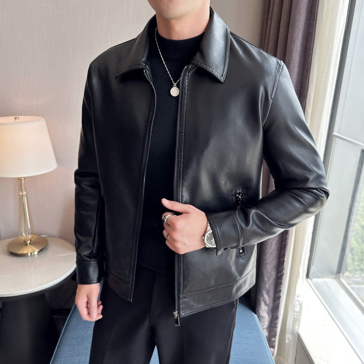 Klassische schwarze Herrenjacke aus hochwertigem Leder mit Kragen, für einen zeitlosen Look.