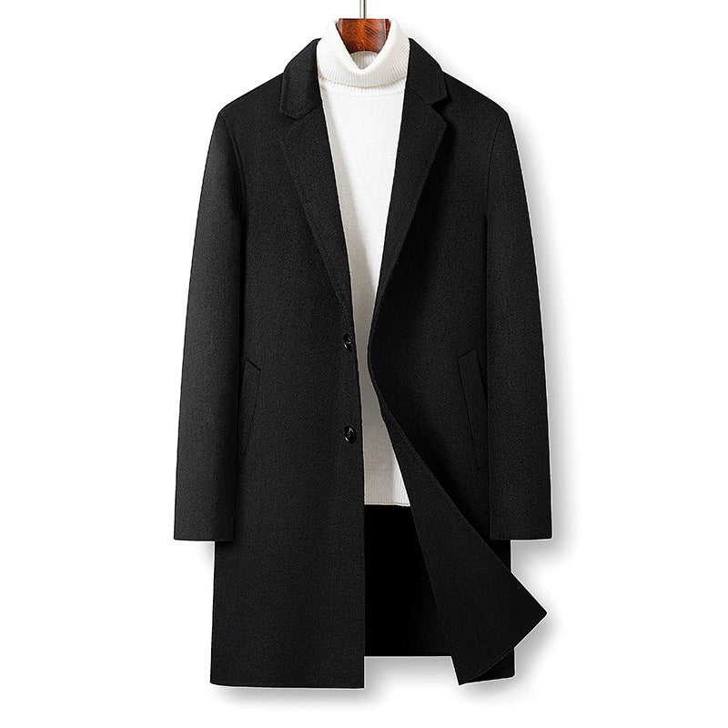 Langer, taillierter Damenmantel in Schwarz. Eleganter Übermantel für klassische Herbst- & Wintermode.