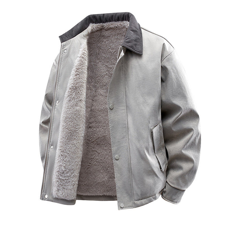 Detailansicht der warmen Herren Winterjacke im Leder-Look. Casual Design für stilvolle Männer.