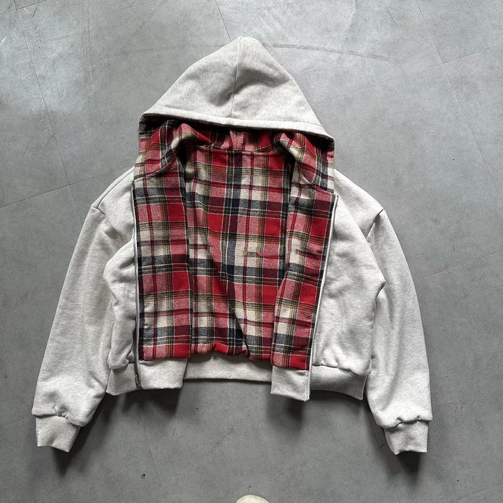 Großaufnahme der warmen, gepolsterten Kapuze des Herren Hoodies. Ideal für kalte Herbst- und Wintertage.