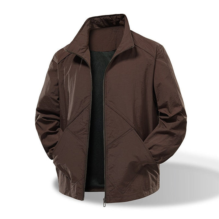 Leichte Laufjacke für Herren, atmungsaktiv und perfekt für Training & Sport. Funktionelle Activewear für jeden Läufer.