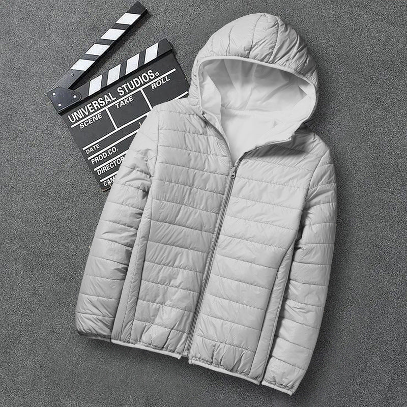 Elegante Herren-Reisejacke, ultraleicht & packbar, winddicht & wärmend für stilvolle Freizeit.