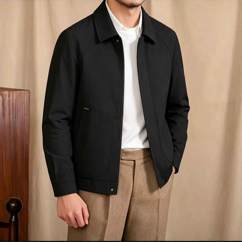 Moderne, leichte Herren Freizeitjacke in Dunkelblau, ideal für Outdoor-Aktivitäten und Stadtbummel.