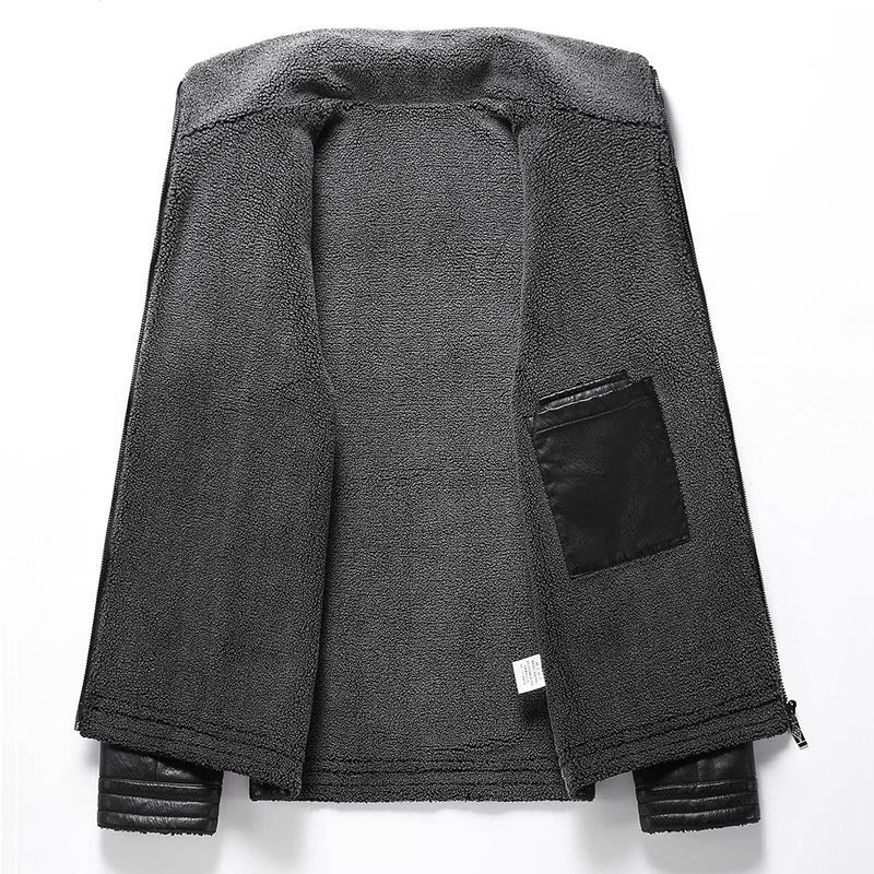 Mann trägt modische, warme Herren Übergangsjacke mit Stehkragen, perfekt für Übergang & Freizeit.