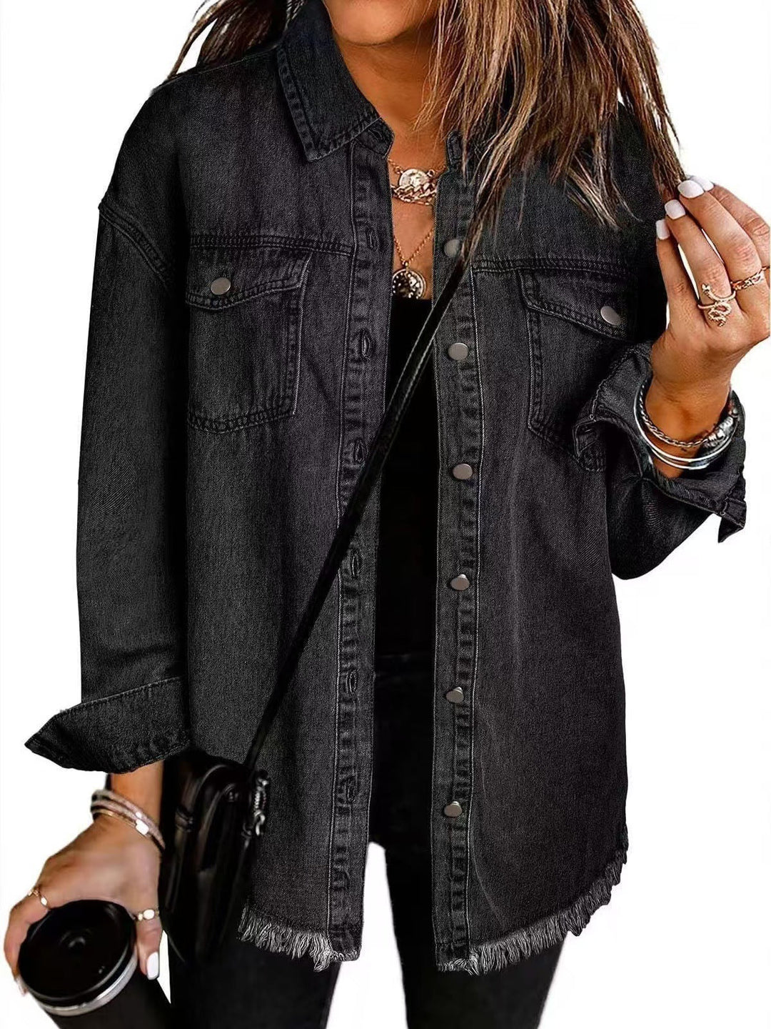 Damen Langarm Jeansjacke mit praktischen Taschen, ideal für Freizeit und Übergang. Vielseitiger Stil.