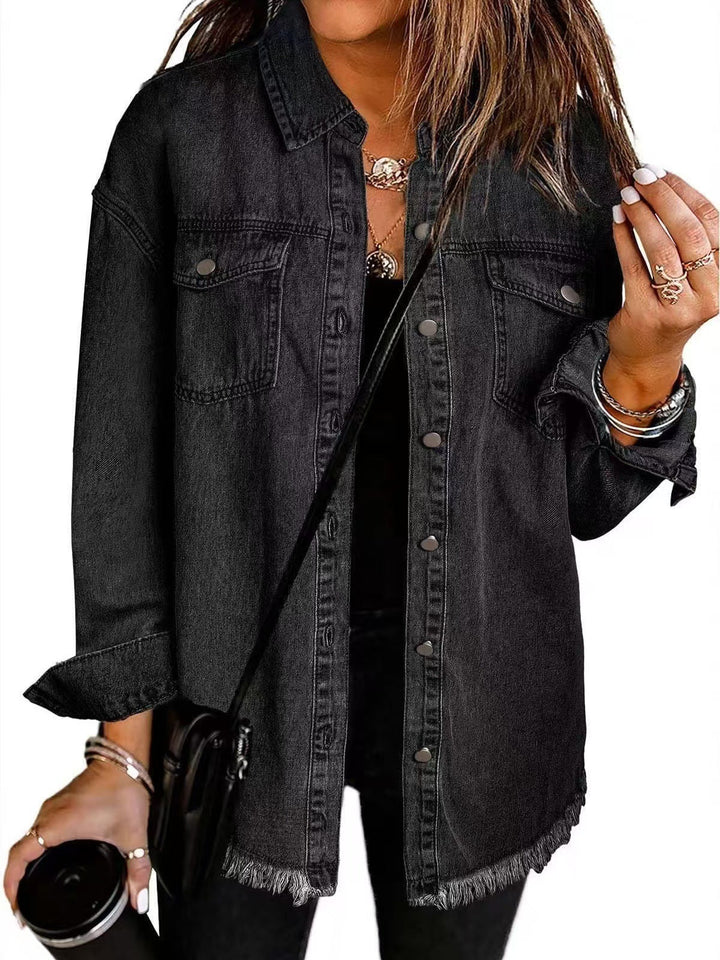 Damen Langarm Jeansjacke mit praktischen Taschen, ideal für Freizeit und Übergang. Vielseitiger Stil.