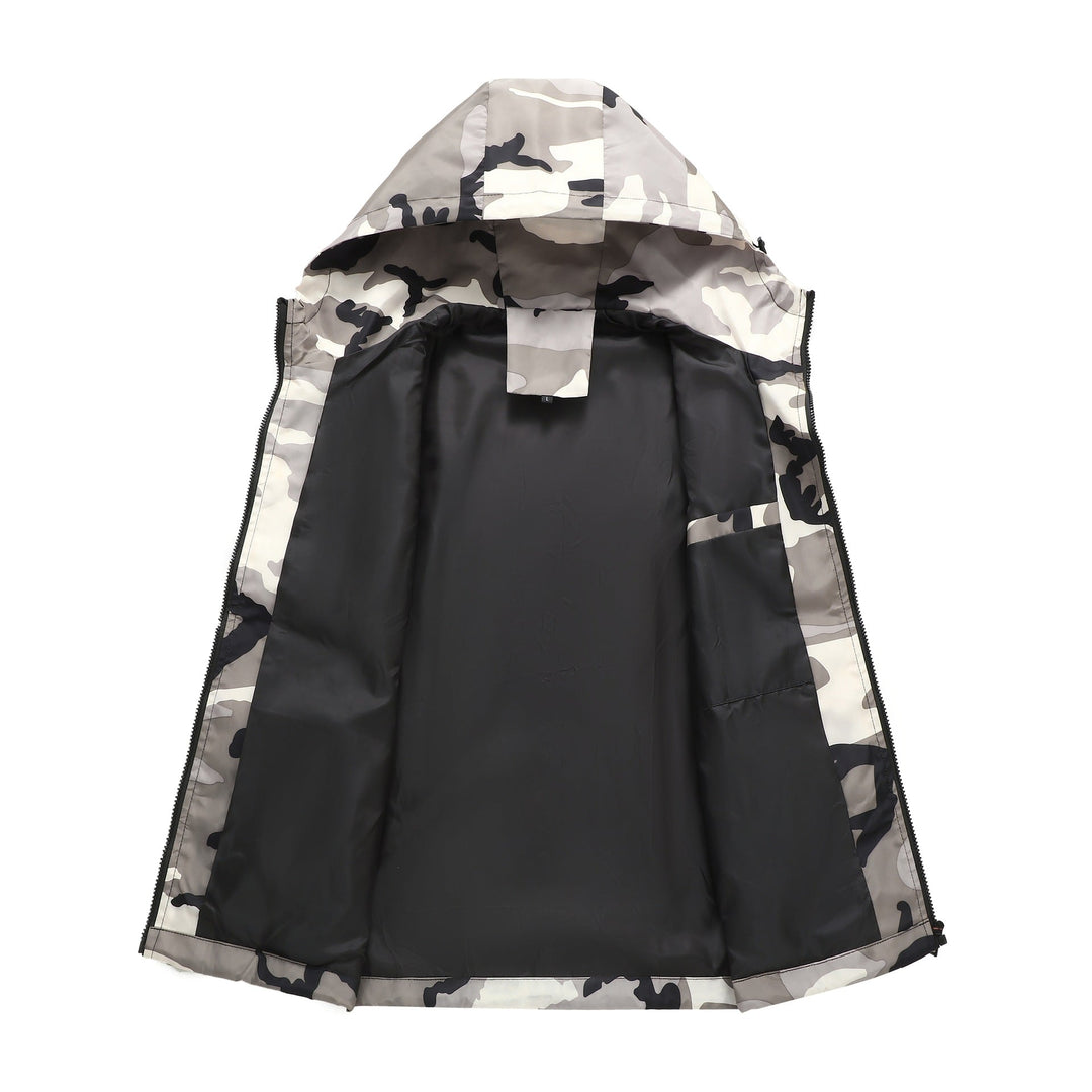 Trendige Herren-Kapuzenjacke mit Camouflage-Muster, leicht und vielseitig für Freizeit und Outdoor.