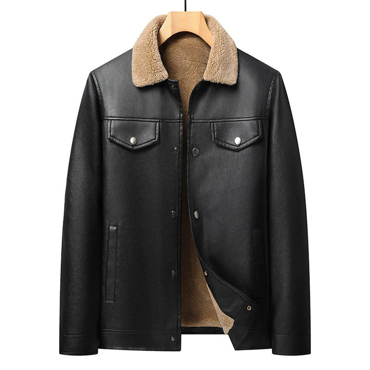 Herren Winterjacke in Schwarz mit Leder-Look, Reißverschluss und warmem Futter.