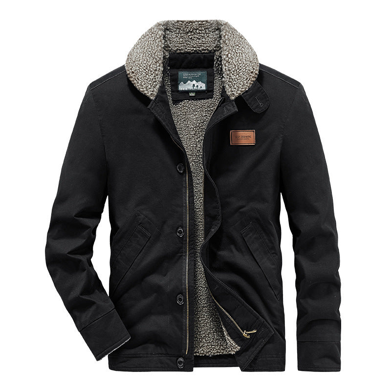 Moderne Herren Winterjacke mit kuscheligem Futter und Hemdkragen. Robuste Freizeitjacke für Herrenmode.