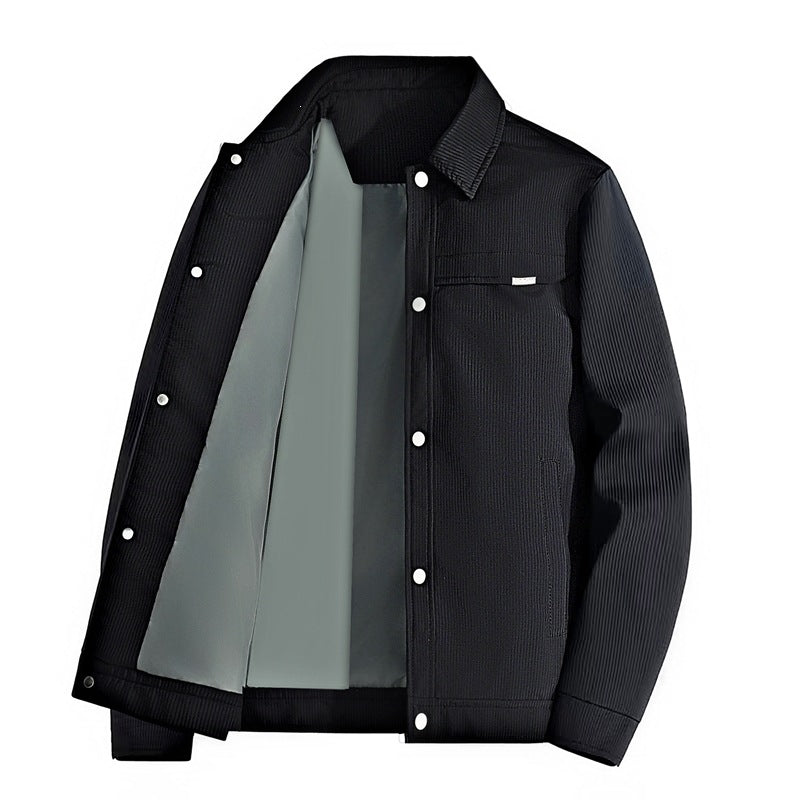 Detaillierte Ansicht der Ärmelbündchen der leichten Herren Outdoorjacke, verstellbar für optimalen Komfort.