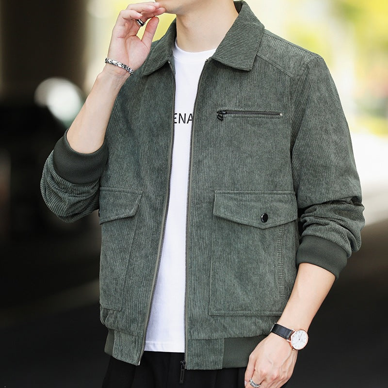 Auffällige gelbe Herren Freizeitjacke, moderne Utilityjacke für stilvolle Akzente im urbanen Alltag.