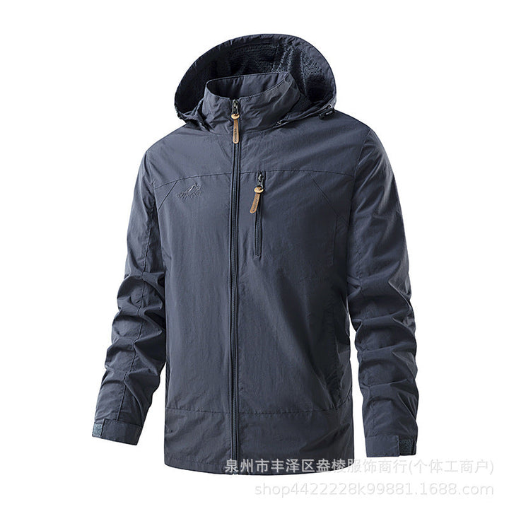 Moderne Herren Outdoorjacke, leicht, wetterfest & atmungsaktiv. Ideal für sportliche Aktivitäten & Freizeit im Frühling.