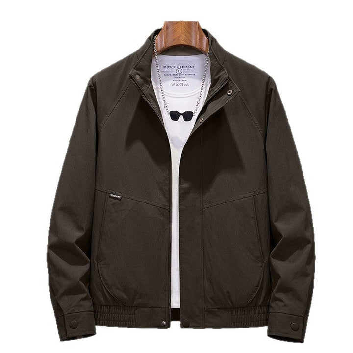 Funktionale Herren Windjacke, leicht und bequem. Die ideale Jacke für kühle Tage im Frühling und Herbst.