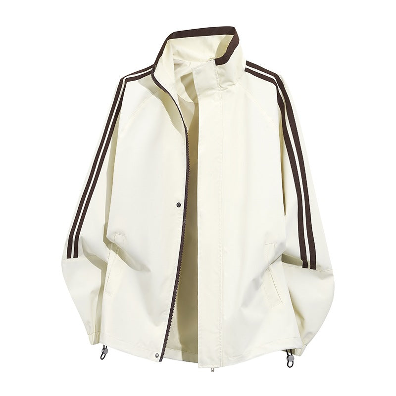 Stylische Herren Windjacke in Schwarz für Sport & Freizeit. Leichter Schutz für aktive Tage im Frühling/Herbst.