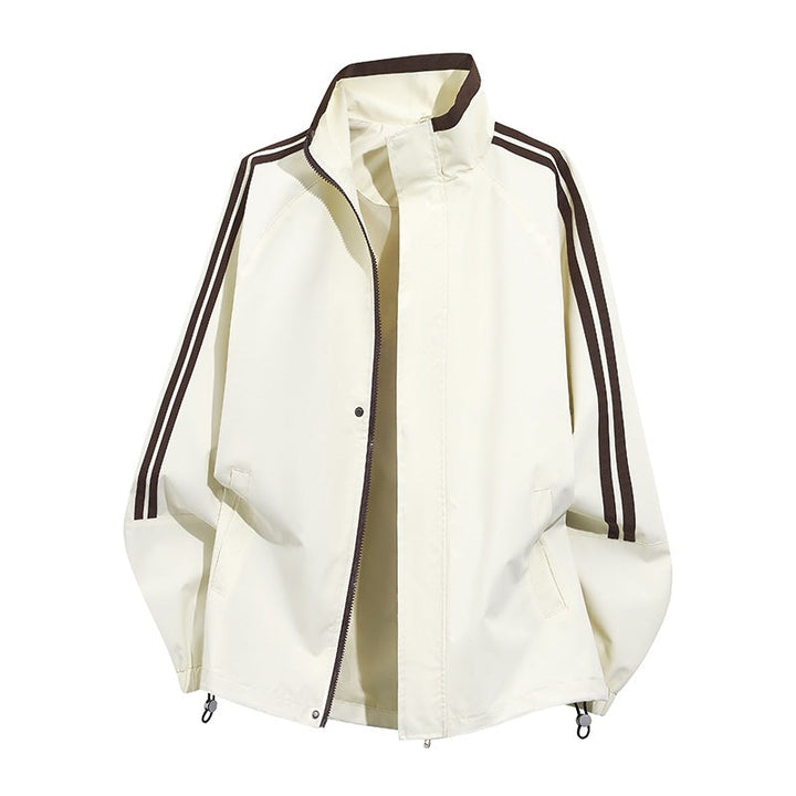 Stylische Herren Windjacke in Schwarz für Sport & Freizeit. Leichter Schutz für aktive Tage im Frühling/Herbst.