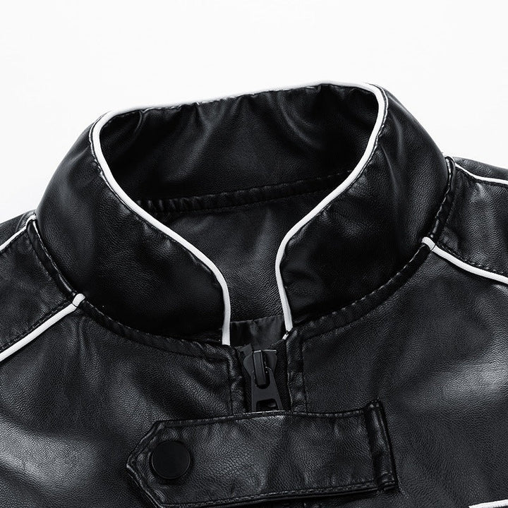 Lässige Herrenjacke schwarz im Streetwear-Look, sportlich-modern. Vielseitige Racingjacke für Freizeit und Übergangszeit.