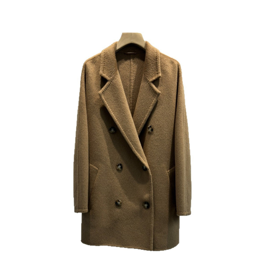 Eleganter Damen Doppelreiher Mantel in Kamel für stilvolle Business-Looks & Freizeit; hochwertige Winter-Oberbekleidung.