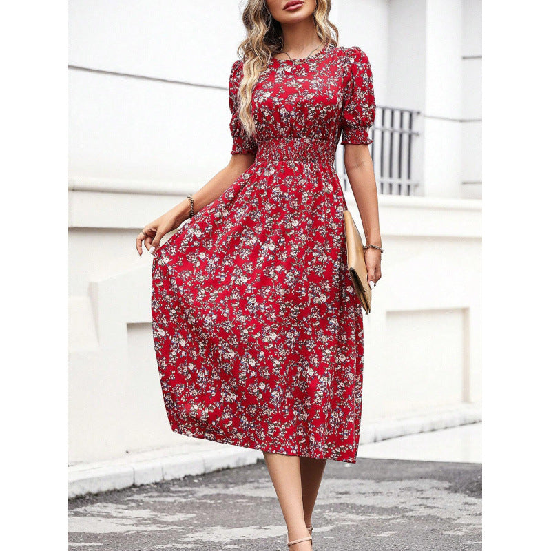 Blumiges Damen Maxikleid mit Smock-Taille und Puffärmeln. Perfektes Strandkleid für den Sommerurlaub.