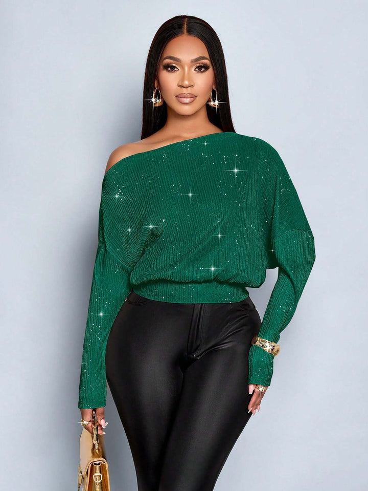 Modischer Damen Off-Shoulder Glitzerpullover, elegant für Freizeit- oder Abendoutfits.