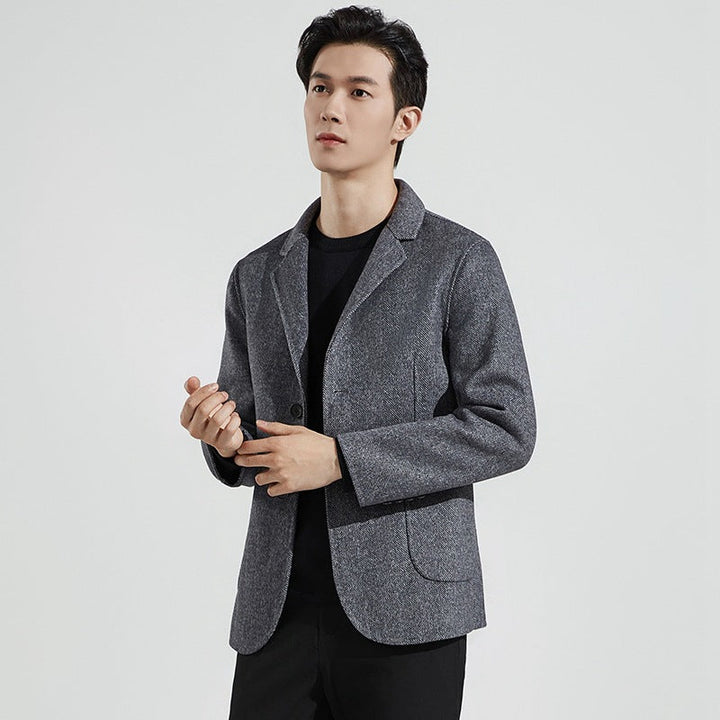Herren Fischgrät Blazer in Grau: Eleganter Sakko für Business & Freizeit. Stilvolle Herrenmode für den modernen Mann.