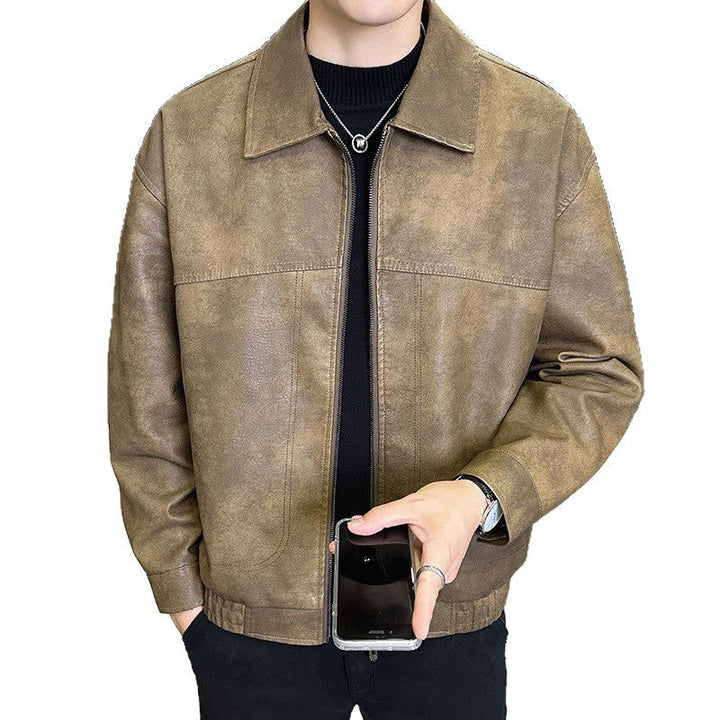 Coole Herrenjacke mit Lederlook, ideal als Übergangsjacke für modische Outfits.