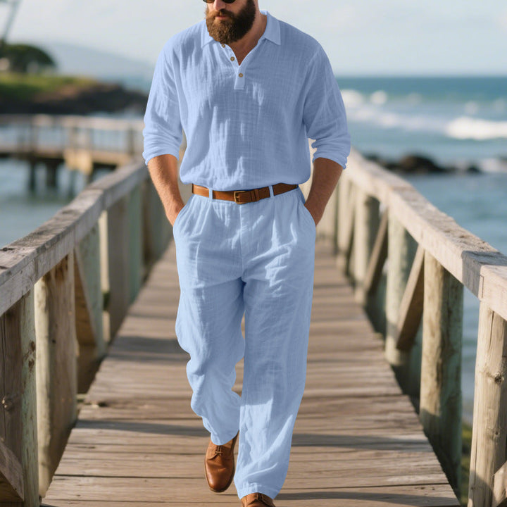 Herren Casual Set: Komfortables Poloshirt & passende Hose, ein vielseitiges Outfit für den modernen Mann.