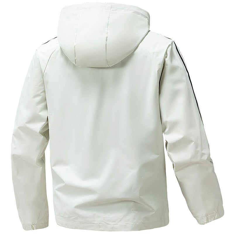 Leichte Herren Outdoorjacke mit Kapuze, ideal für Sport & Freizeit. Reflektierend für mehr Sicherheit.
