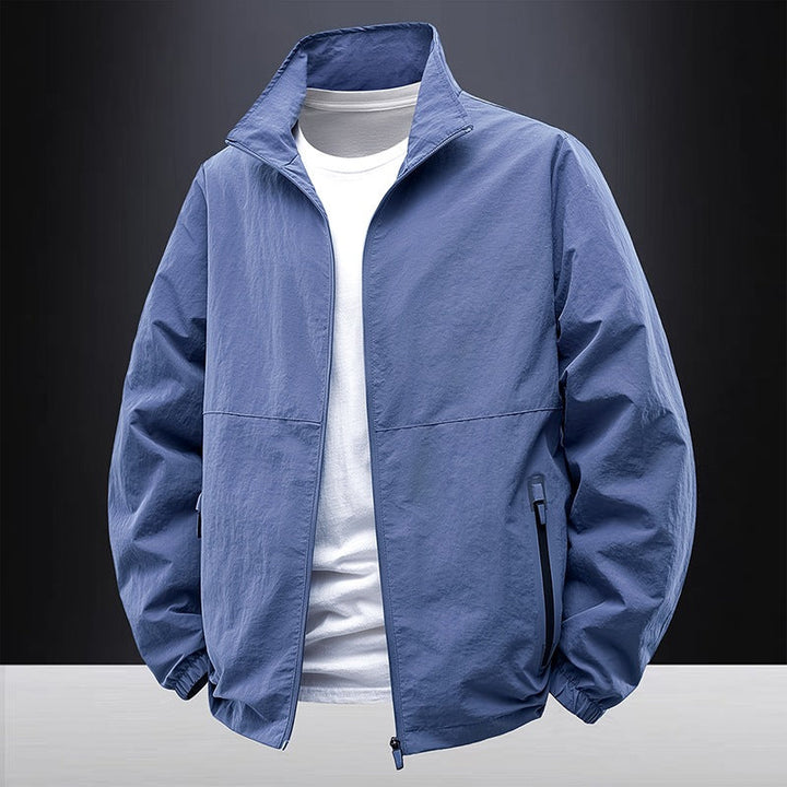 Stylische Herren Windbreaker-Jacke mit Kapuze, sportlich-elegant, für Outdoor-Abenteuer & Stadt.